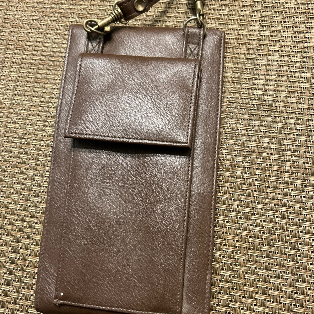 Unbranded crossbody with lots of compartments